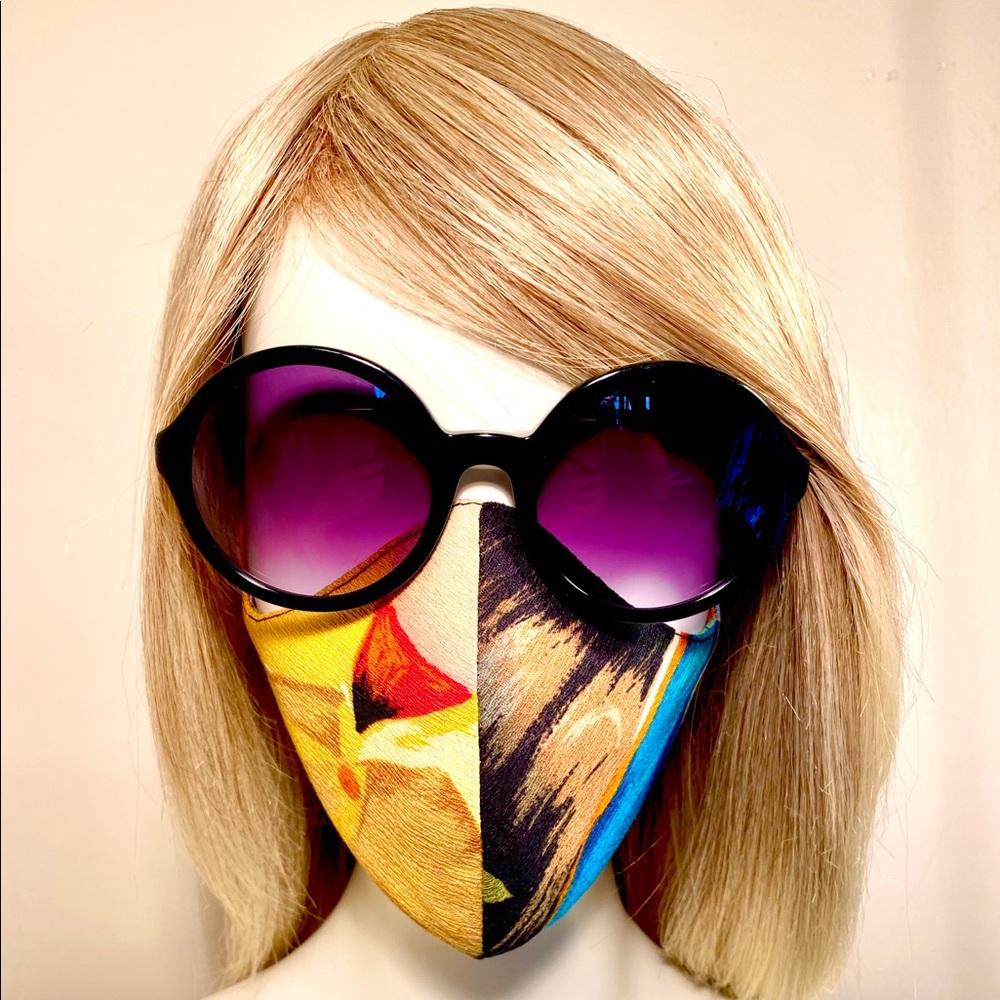 Nostalgic Circus - Reversible Ear-Loop Face Mask